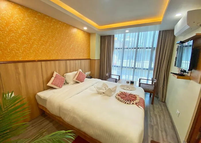 Lumbini Airport 酒店 3*
