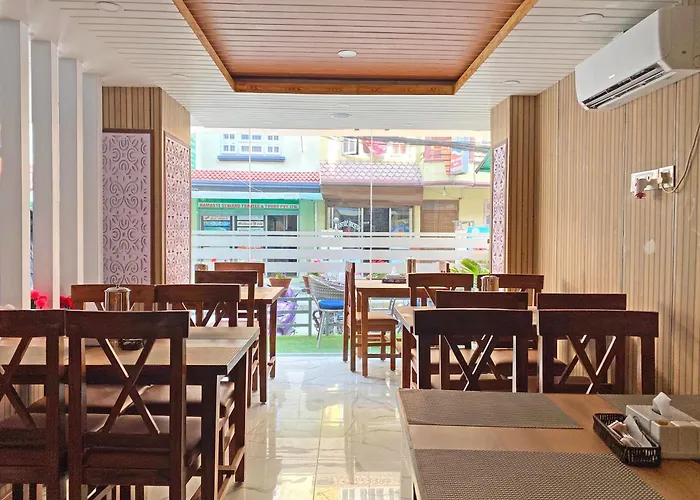 Lumbini Airport 酒店 3*
