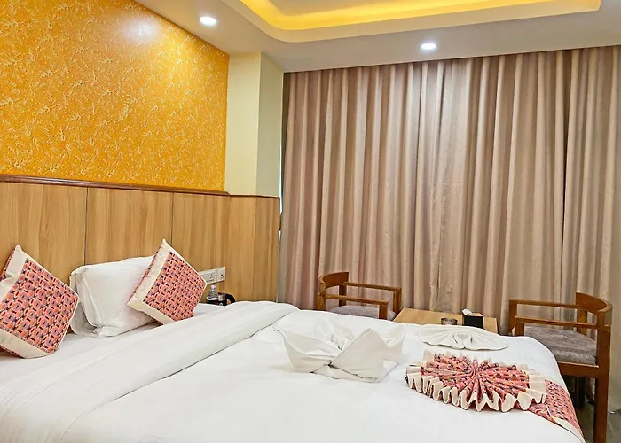 Lumbini Airport 酒店 3*