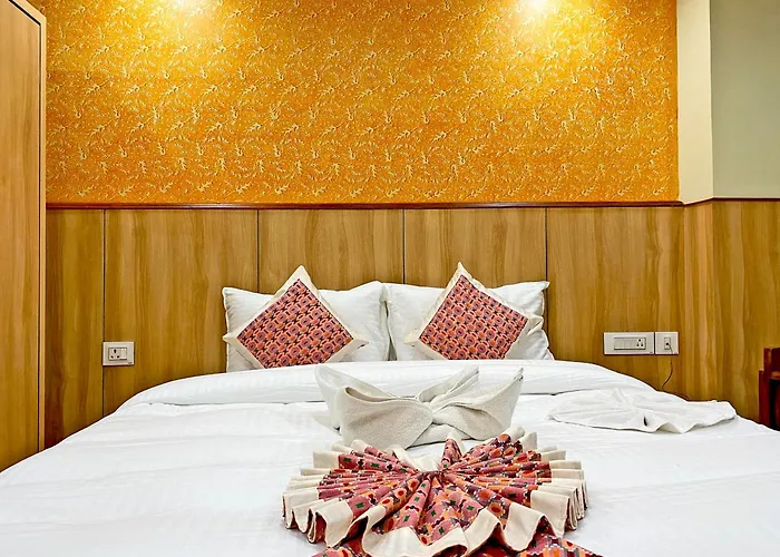 Lumbini Airport 酒店 3*